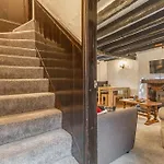 Entire 2 Bedroom Cottage In Whitby